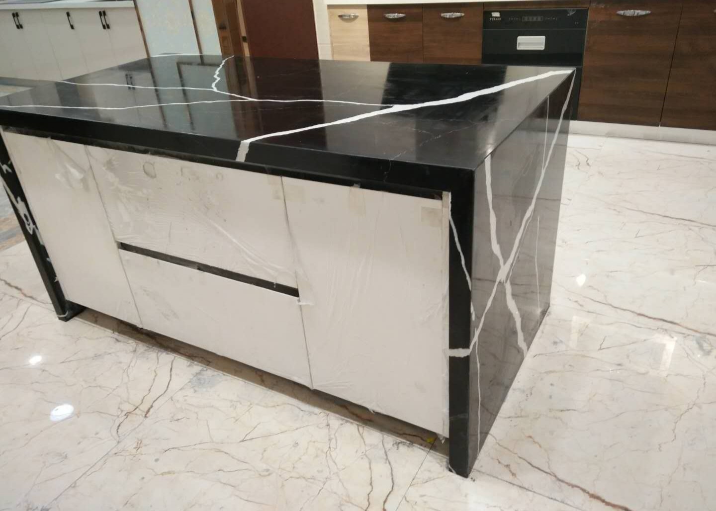 Schwarze Quarz Mattcountertops L FormQuarzKüchenarbeitsplatte