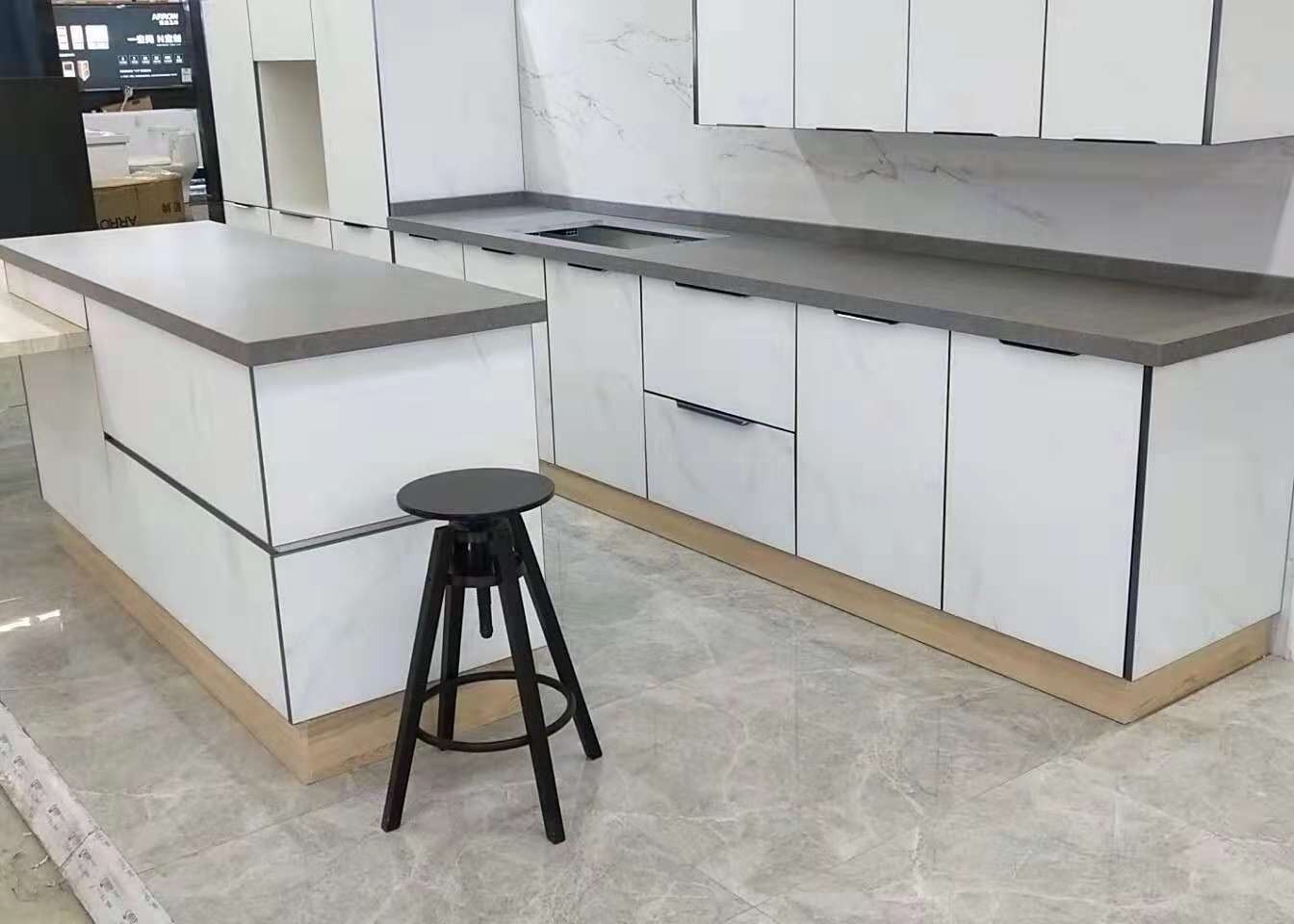 Schwarze Quarz Mattcountertops L FormQuarzKüchenarbeitsplatte