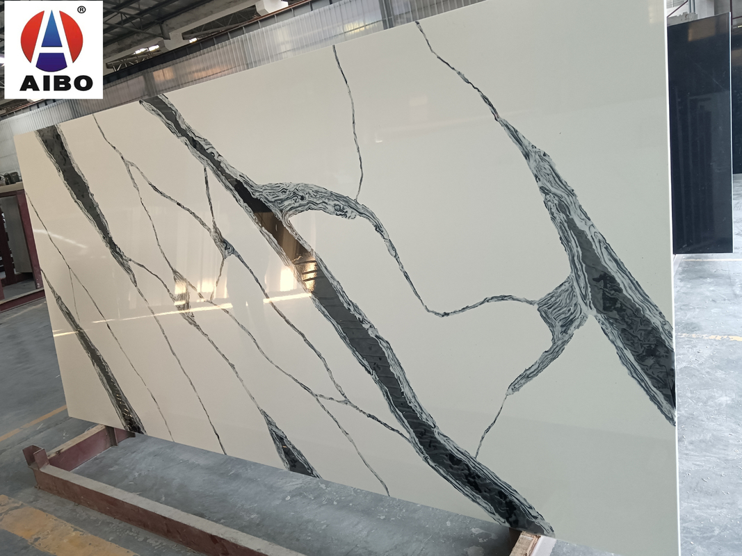 Panda White Calacatta Quartz Stone-Platte mit Hintergrund-Bank-Spitzendekoration